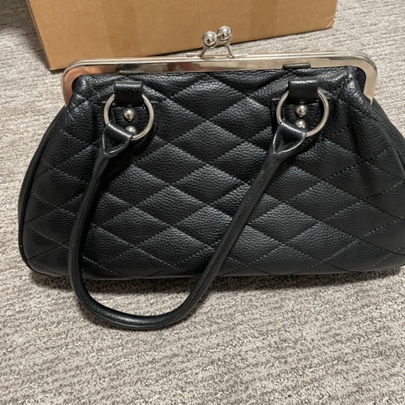 Lux De Ville - Picture 2 of 3